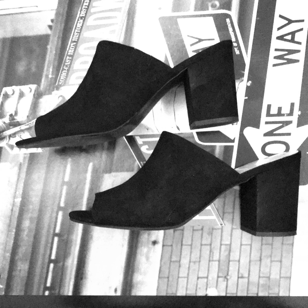 Peep Toe Didi Block Heel Mules | Black Suede